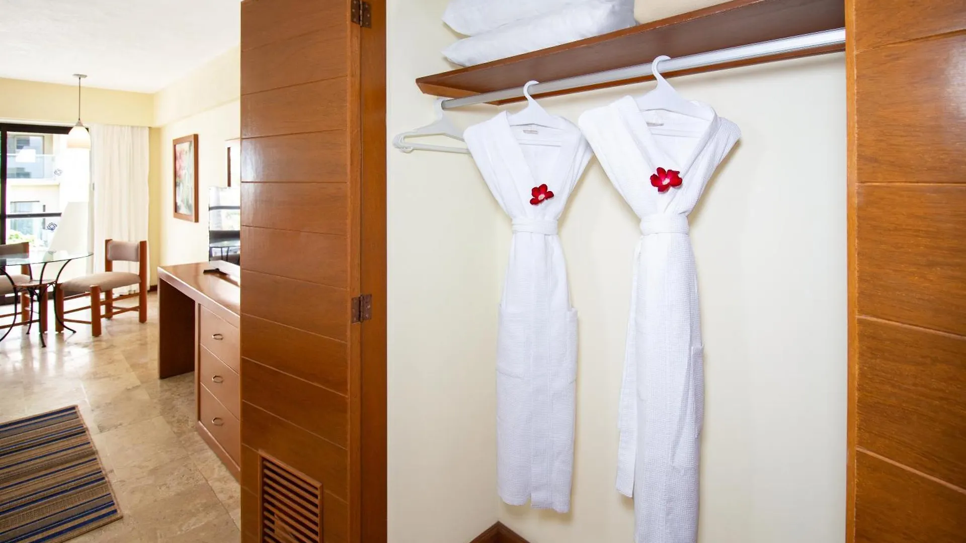Plaza Pelicanos Grand Beach Resort All Inclusive Puerto Vallarta