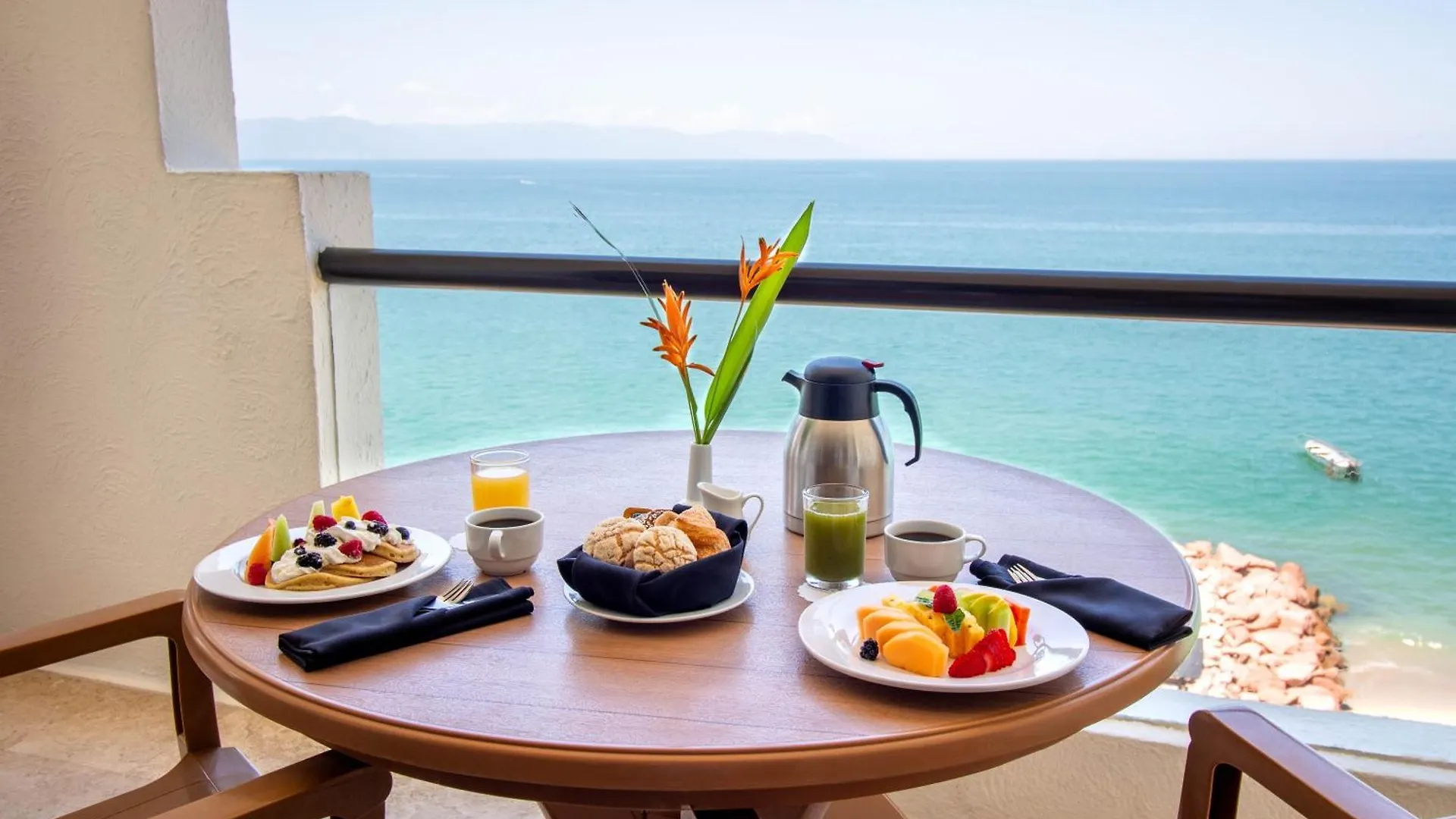 Plaza Pelicanos Grand Beach Resort All Inclusive Puerto Vallarta 4*,